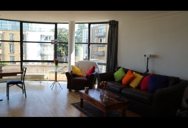 Bright Double Room in Riverview's Flat!  Main Photo