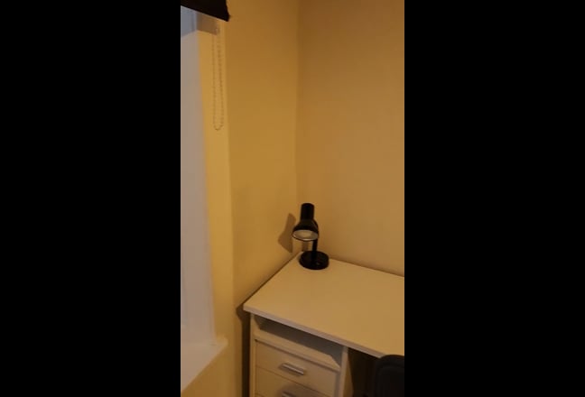 Cosy furnished bedroom in Lanark town centre Main Photo
