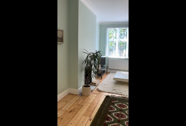 Beautiful & spacious 1 bed flat in West Hampstead Main Photo