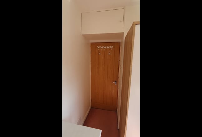 Single Room to Let Main Photo