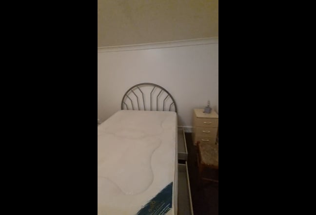 Double room to let 5mins away from train station Main Photo