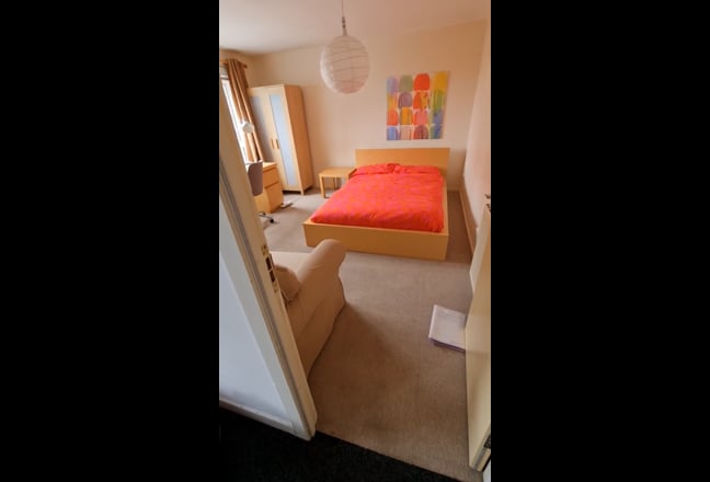 15msq room, bills inc, Holyrood Road, for postgrad Main Photo