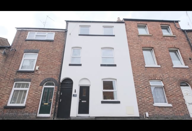 ***Double Bedroom In Luxury House Share*** Main Photo