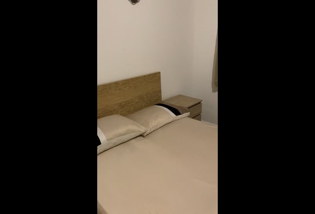 Furnished extra-large double room suits a couple Main Photo