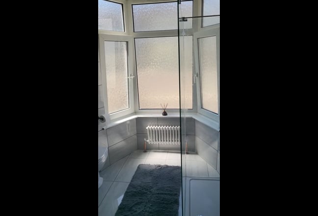 House share in a 9 bedroom house Main Photo