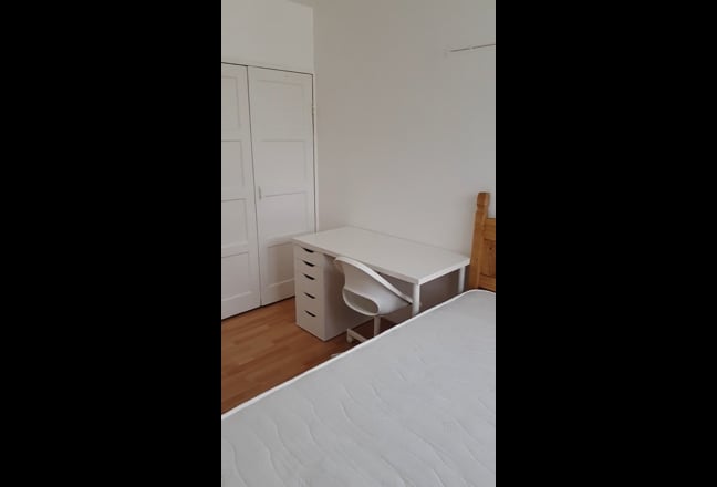 Double bedroom - 5 mins from King's Cross Station  Main Photo