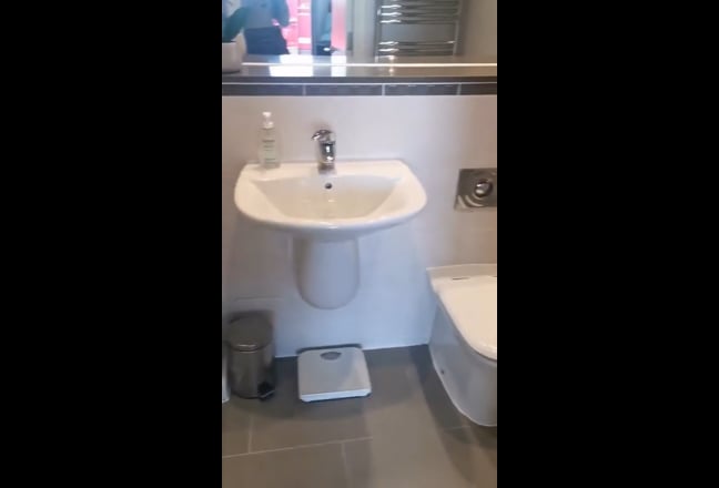 Ensuite Room with Private Balcony for a Vegan :)  Main Photo