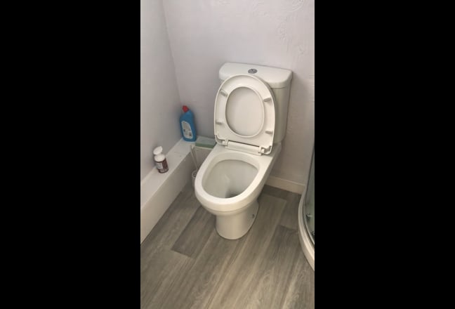 Single room available in v well maintained house Main Photo