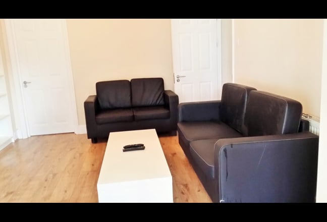💥 SIngle RM Living Area Grdn Prking Bank 20min Main Photo