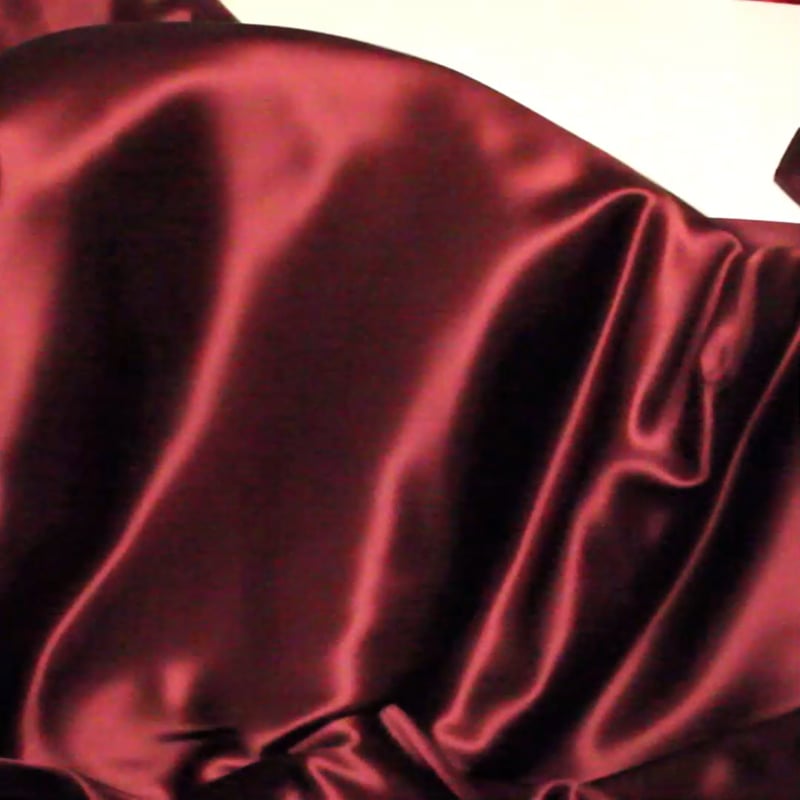 Vidéo: Satin 100% soie - Burgundy