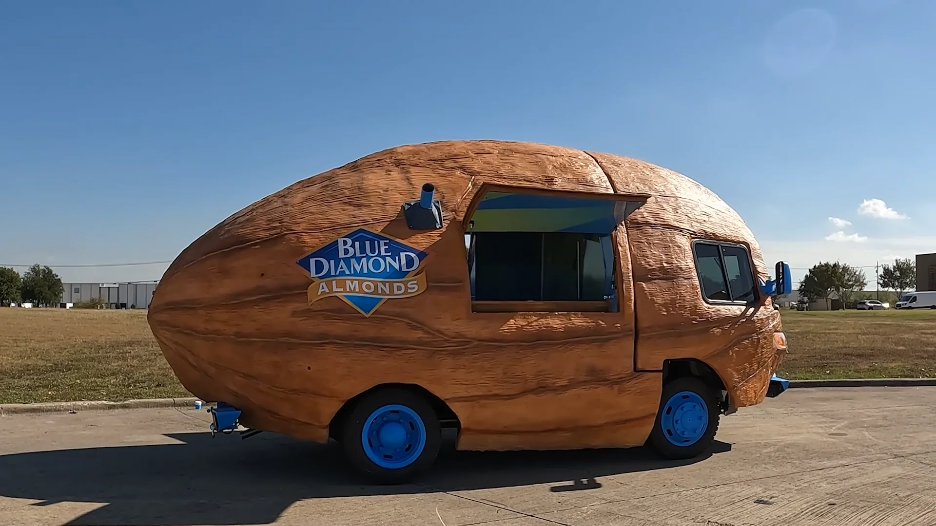 ⚠️Diamond kitchen car⚠️ Blue Diamond Unveils New Custom-Made Snack Vehicle, The Nutty