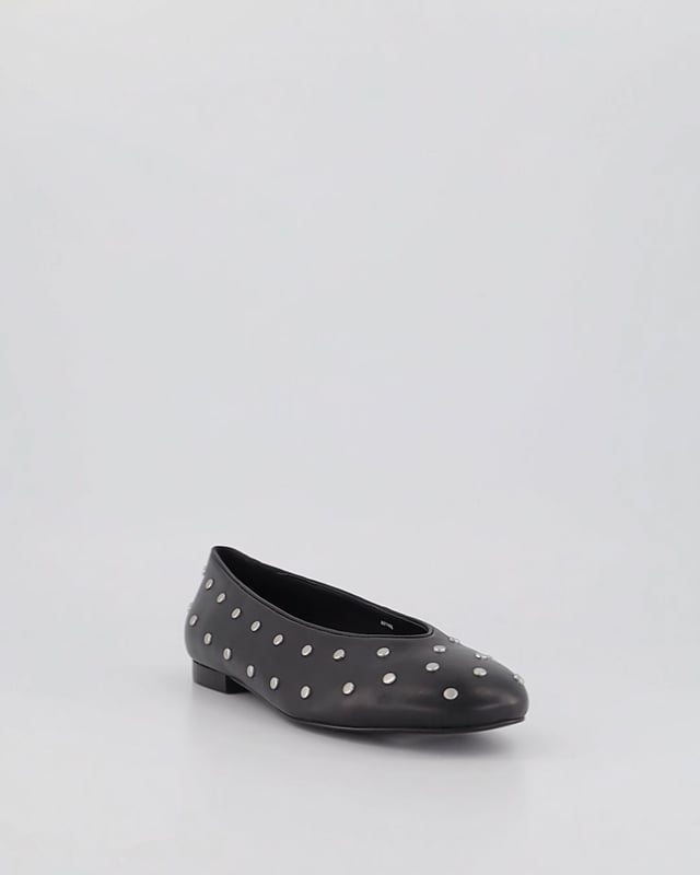 SOON / Black