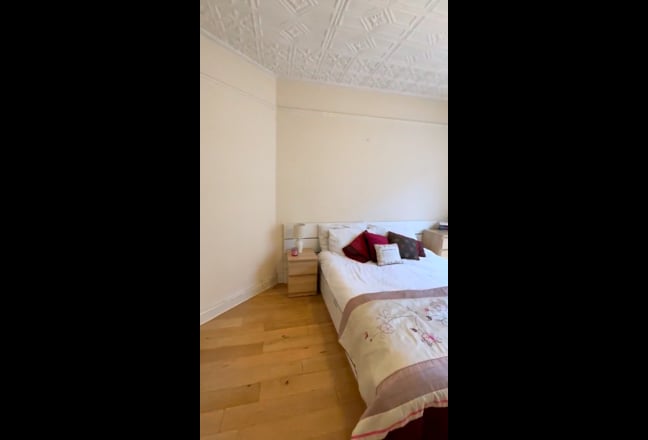 Huge Double Bedroom - Acton / London / W3 Main Photo