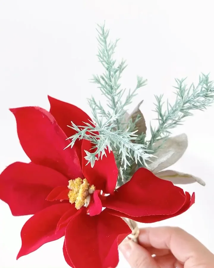 元上代￥580 ｴﾚｶﾞﾝﾄﾎﾟｲﾝｾﾁｱﾐｯｸｽﾊﾞﾝﾁ: 造花（アーティフィシャル