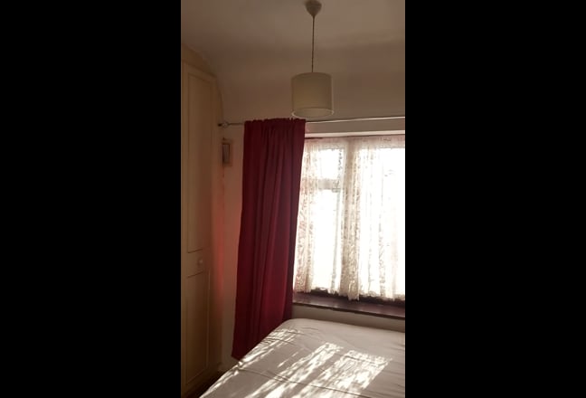 1 Large Double Room for Rent in Large House Main Photo