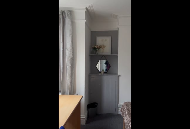 Lovely Double Room Available close to station Main Photo