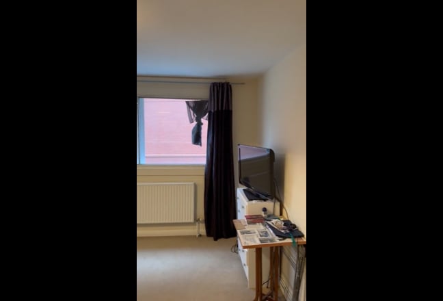 Video 1: The room 4rent - Bed