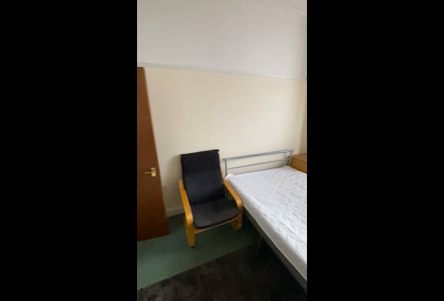 2 X double room garden flat Main Photo