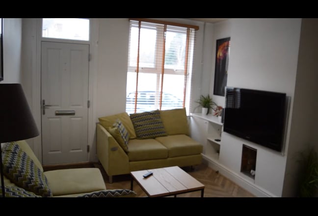 Room to rent in 2 Bed Houseshare Main Photo