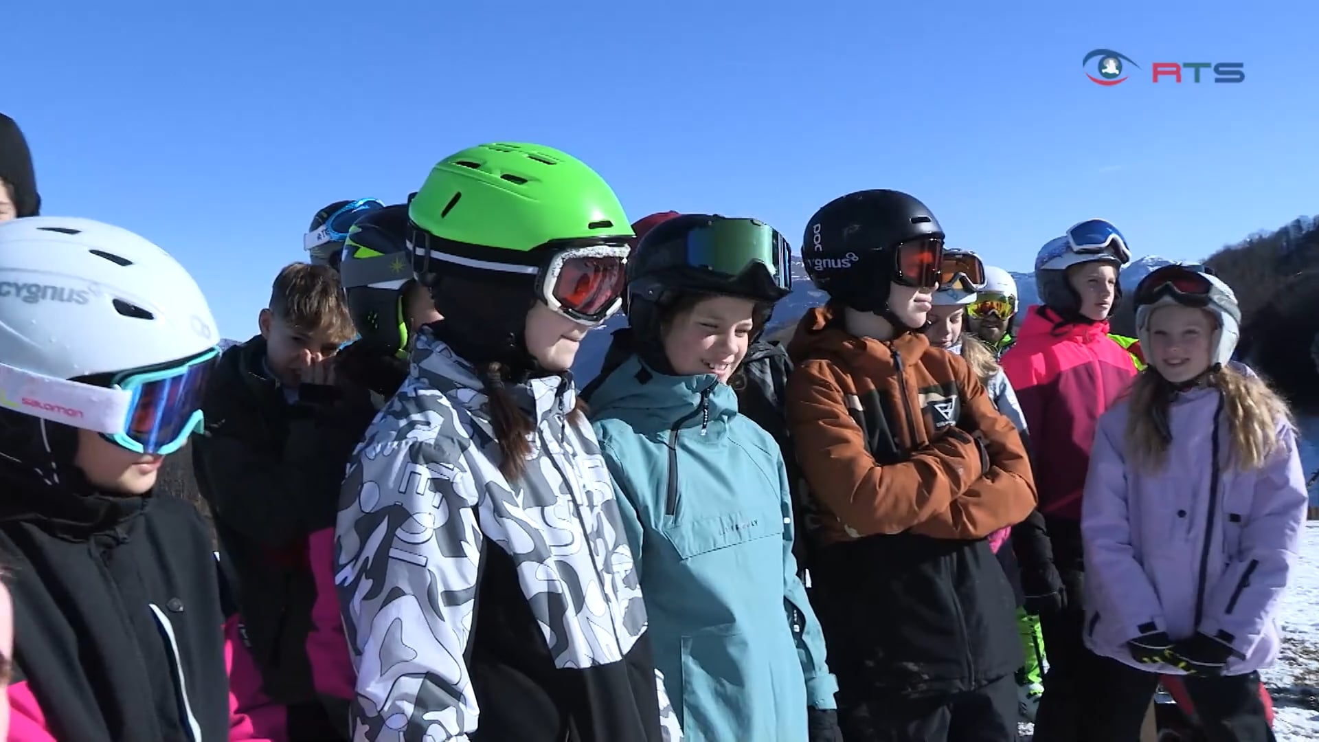 no-risk-but-fun-schulkinder-lernen-sicheren-umgang-auf-piste