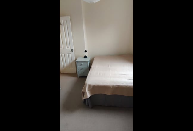 En-Suite room * all bills included *  (24C) Main Photo