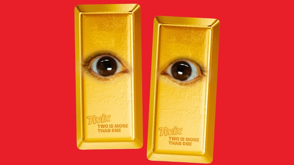TWIX, "Second Screen Stare-down"