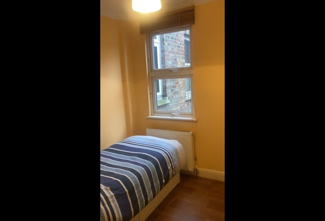 Single Room near Tube & Shops in Dollis Hill NW2 Main Photo