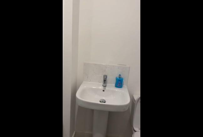 Video 1: Kitchen with 2 ovens and a dish washer