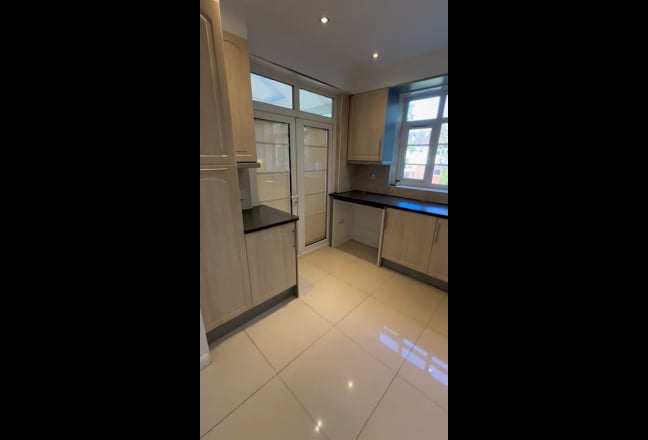 Video 1: Shared kitchen