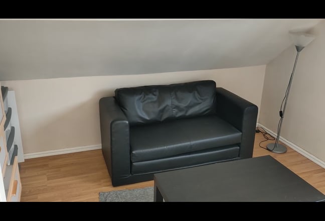 Large double with sitting area in a  nice area Main Photo