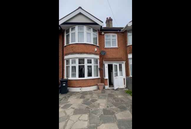 Lovely spacious 4 bedroom house. Chadwell Heath Main Photo