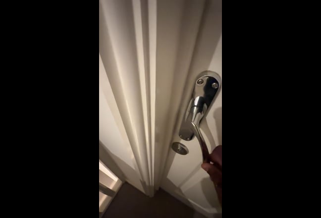 Large en-suite double room in new built property. Main Photo