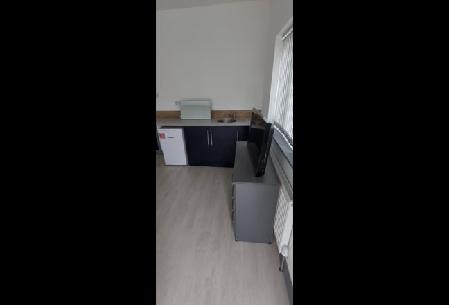 Large Studio En Suite - All Bills Included Main Photo