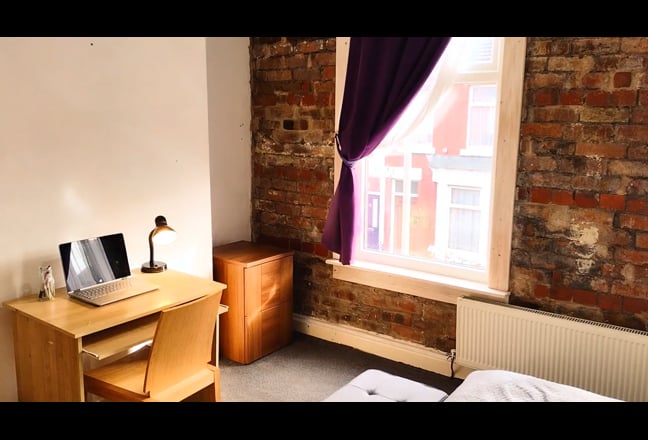 Double room available in quiet house  Main Photo