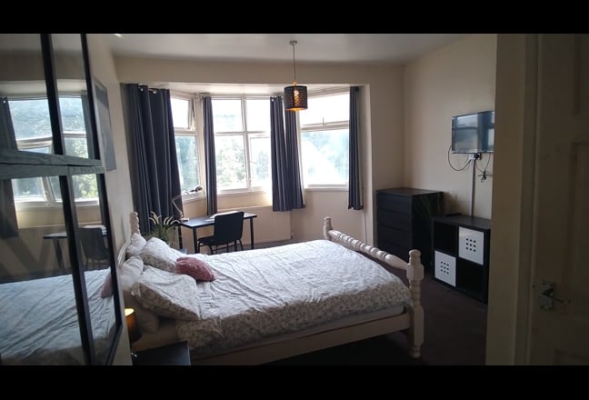 Video 1: Large Double Ensuite with TV available now 
