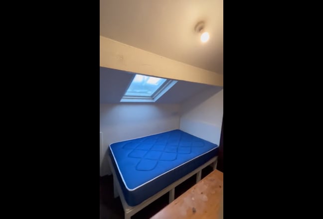 Modern Studio  Near Centre All Bills Inc Main Photo