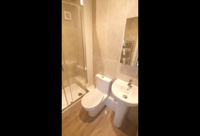 One Available! Beautiful En Suite Room Main Photo