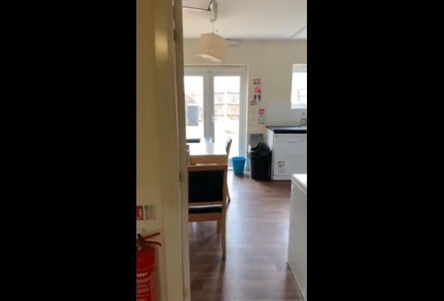 Female Student House share (Bills included) Main Photo