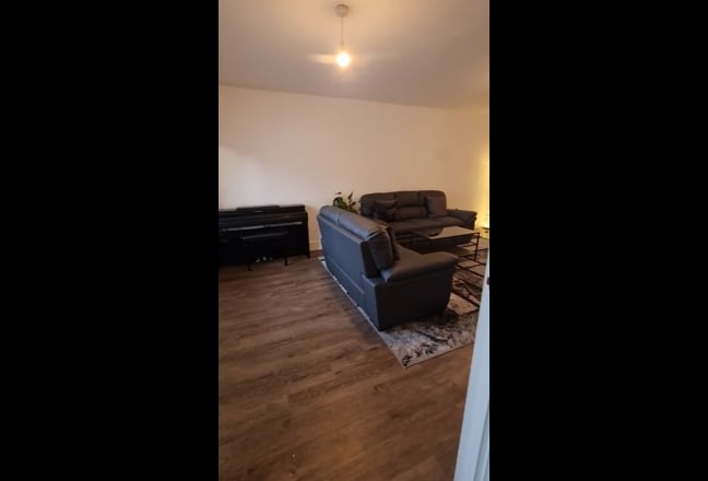 Master Bedroom - Furnished semi detached house Main Photo