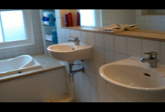 A very Large Double room -in a house & garden Main Photo
