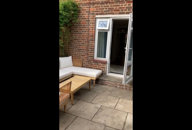 Double room in a lovely maisonette with garden Main Photo