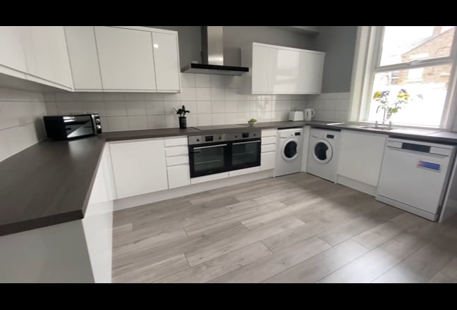 Brand New 6 Bed Houseshare Ensuite Main Photo