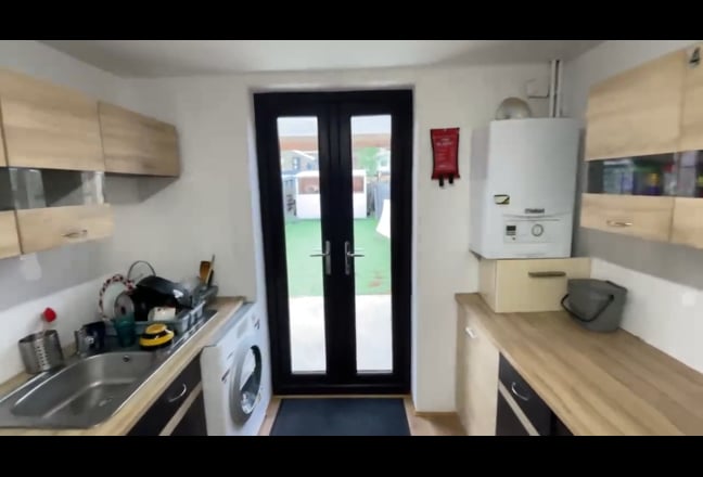 New Luxury double room with en-suite available now Main Photo