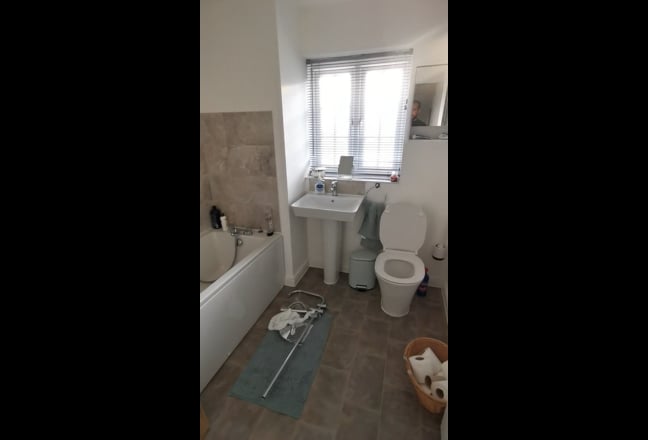 Spacious property and Rooms Main Photo