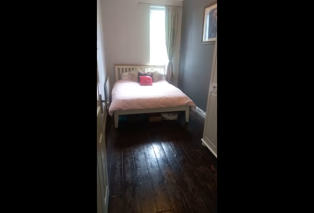 Double room in lovely flat and great location Main Photo