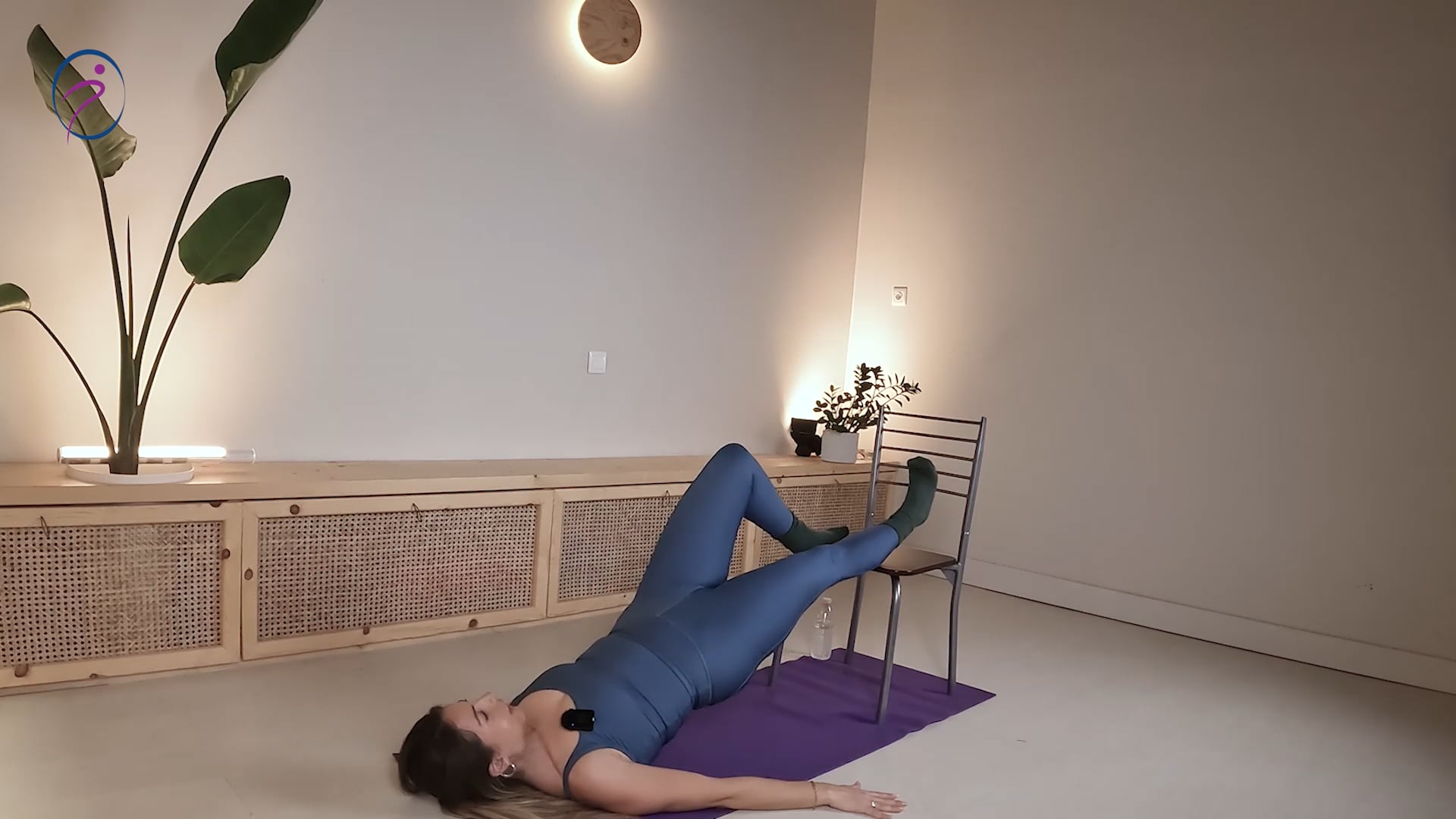 chair workout πόδια-γλουτοί Thumbnail