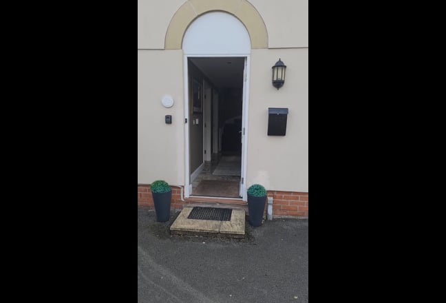 Large Spacious Furnished Luxury Single Room, Main Photo