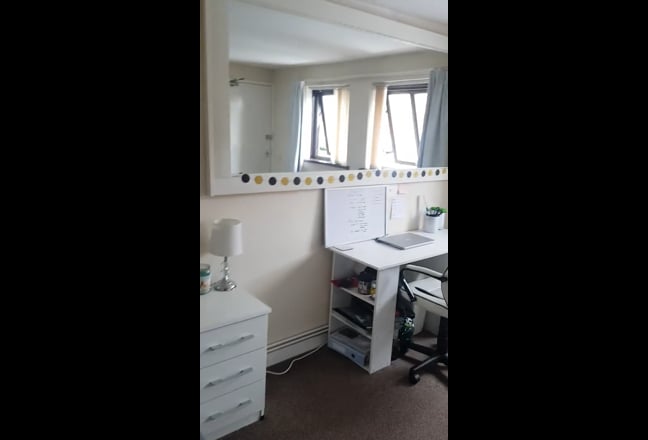Large Double Room - All Bills Included Main Photo