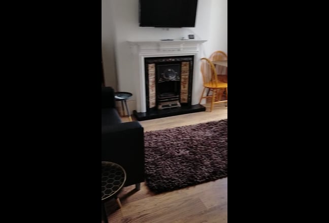 House Share Newly FurnisHE4 Bedroom   Female Lets  Main Photo