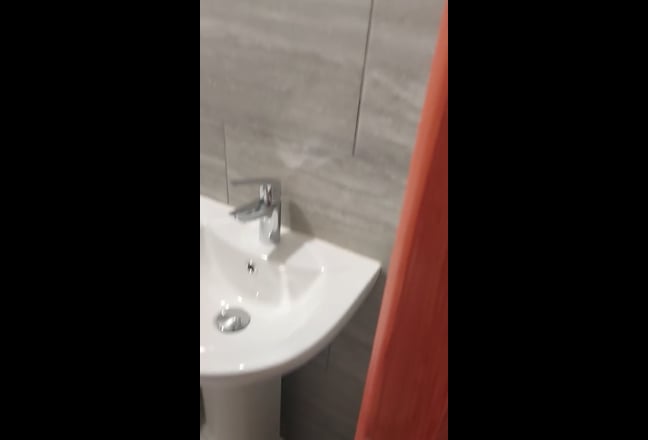 * * TW3 * * Clean & Tidy Ensuite - Great Location Main Photo